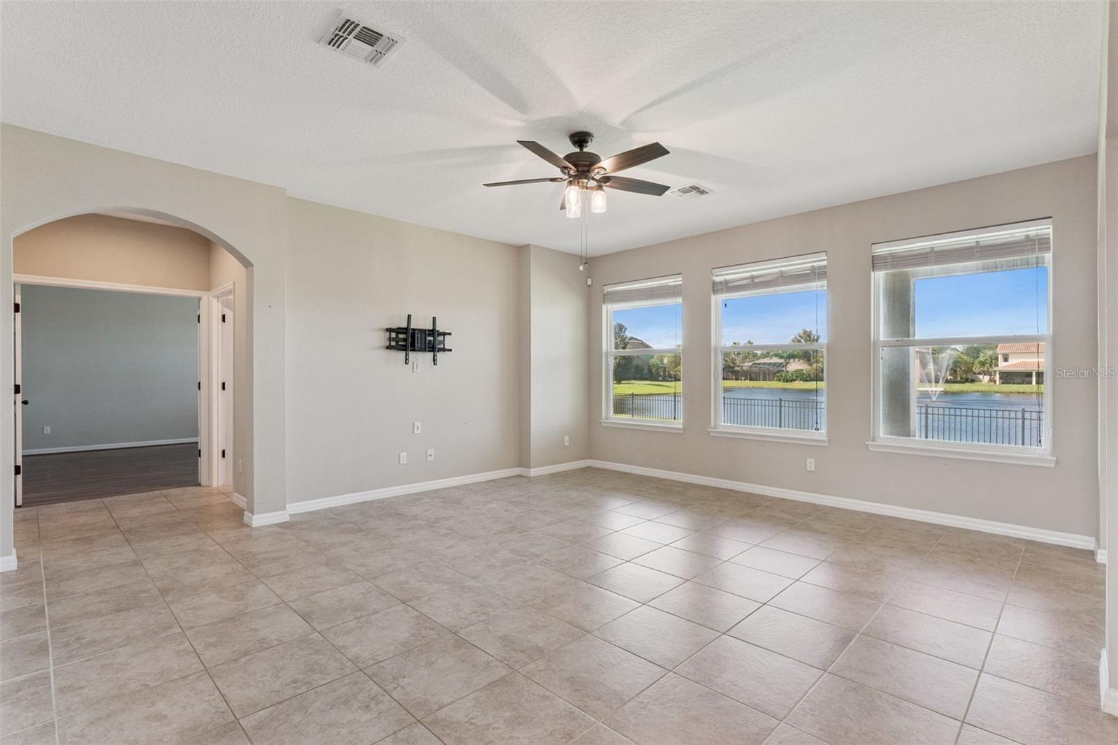 Image 13 of 70 For 1620 Lake Parkway Drive