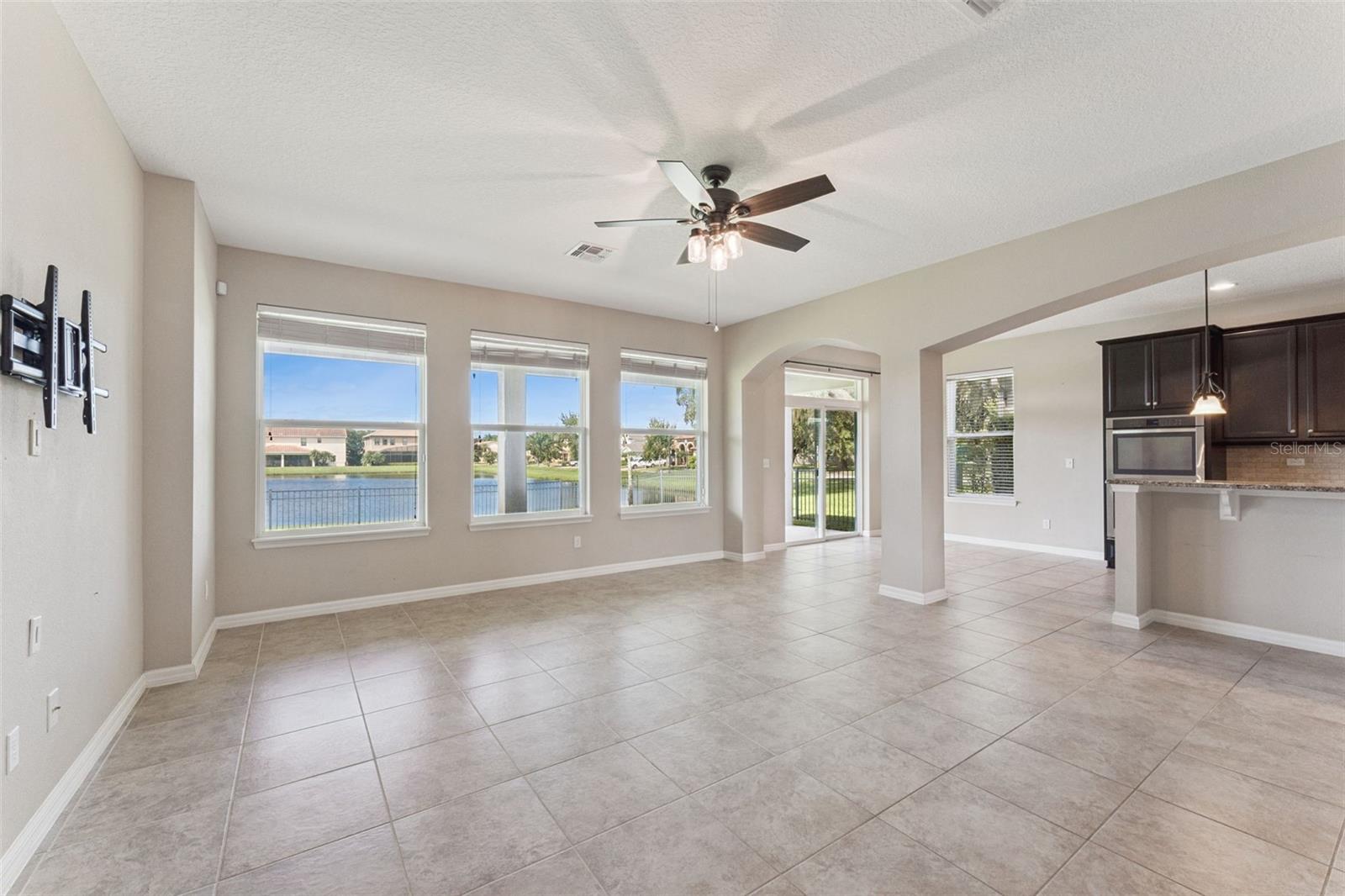 Image 14 of 70 For 1620 Lake Parkway Drive