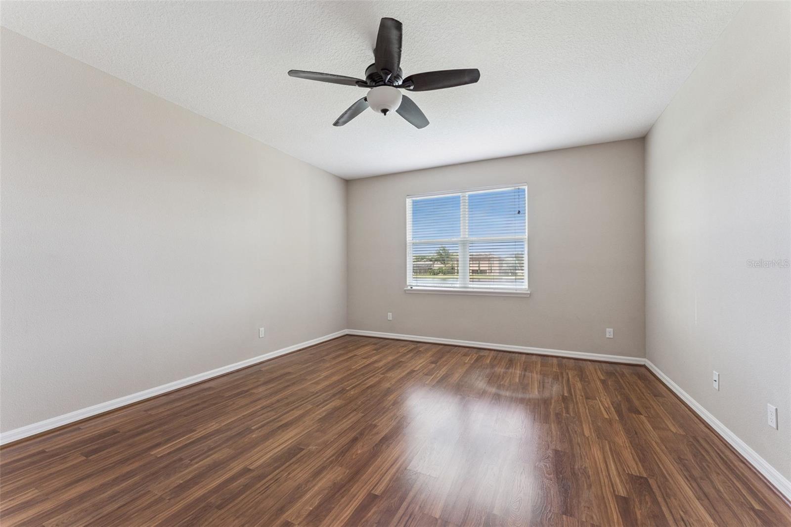 Image 16 of 70 For 1620 Lake Parkway Drive