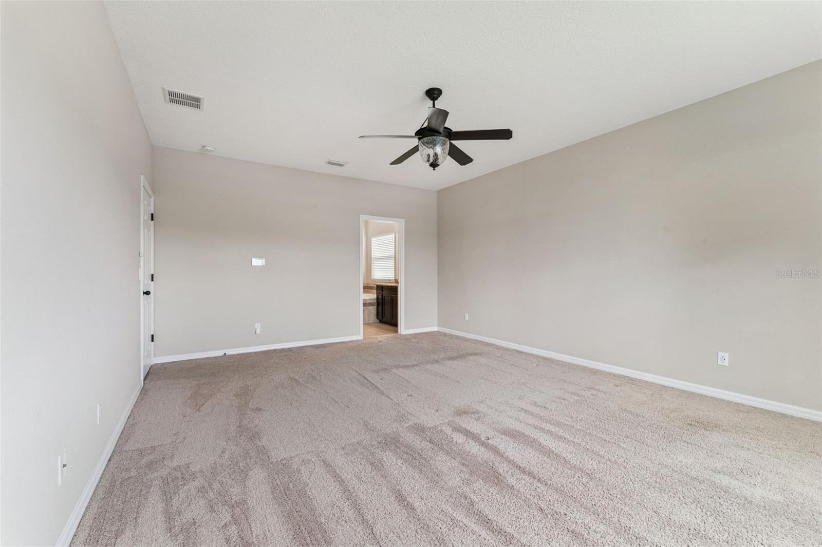 Image 19 of 70 For 1620 Lake Parkway Drive