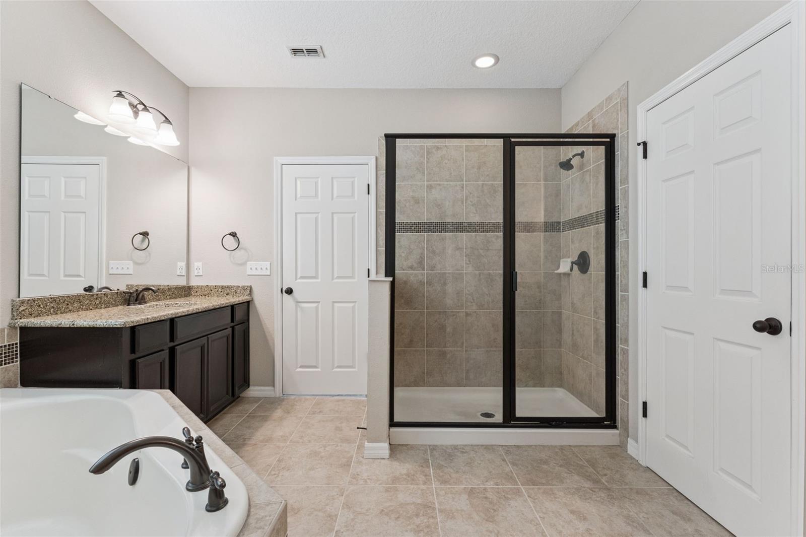 Image 21 of 70 For 1620 Lake Parkway Drive