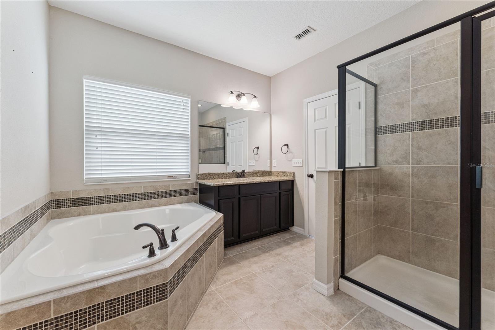 Image 22 of 70 For 1620 Lake Parkway Drive