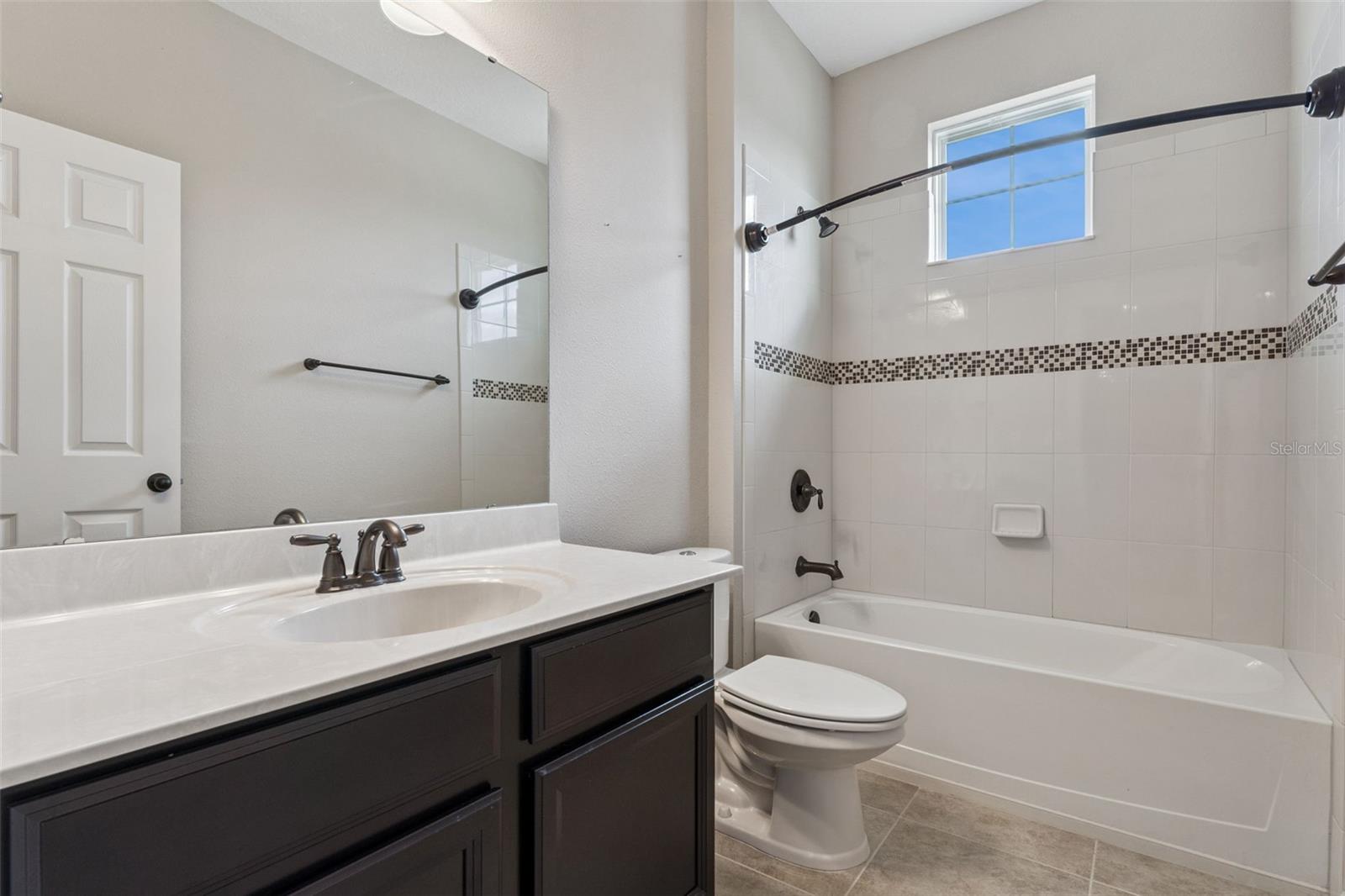 Image 26 of 70 For 1620 Lake Parkway Drive