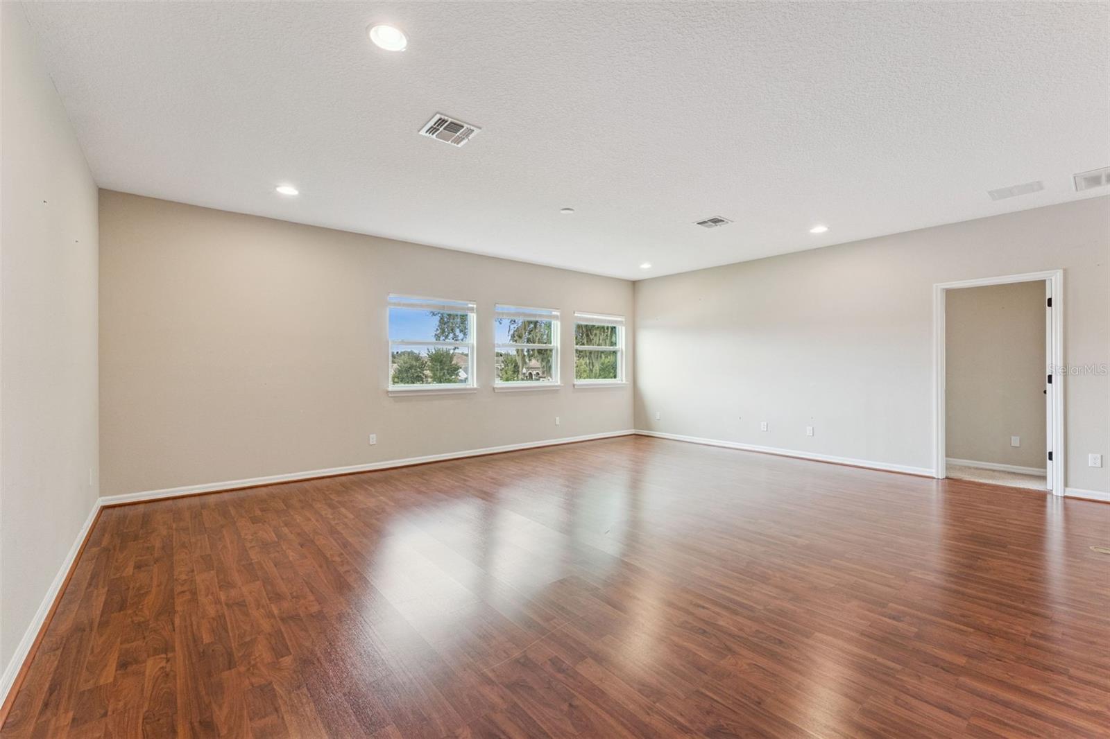 Image 33 of 70 For 1620 Lake Parkway Drive