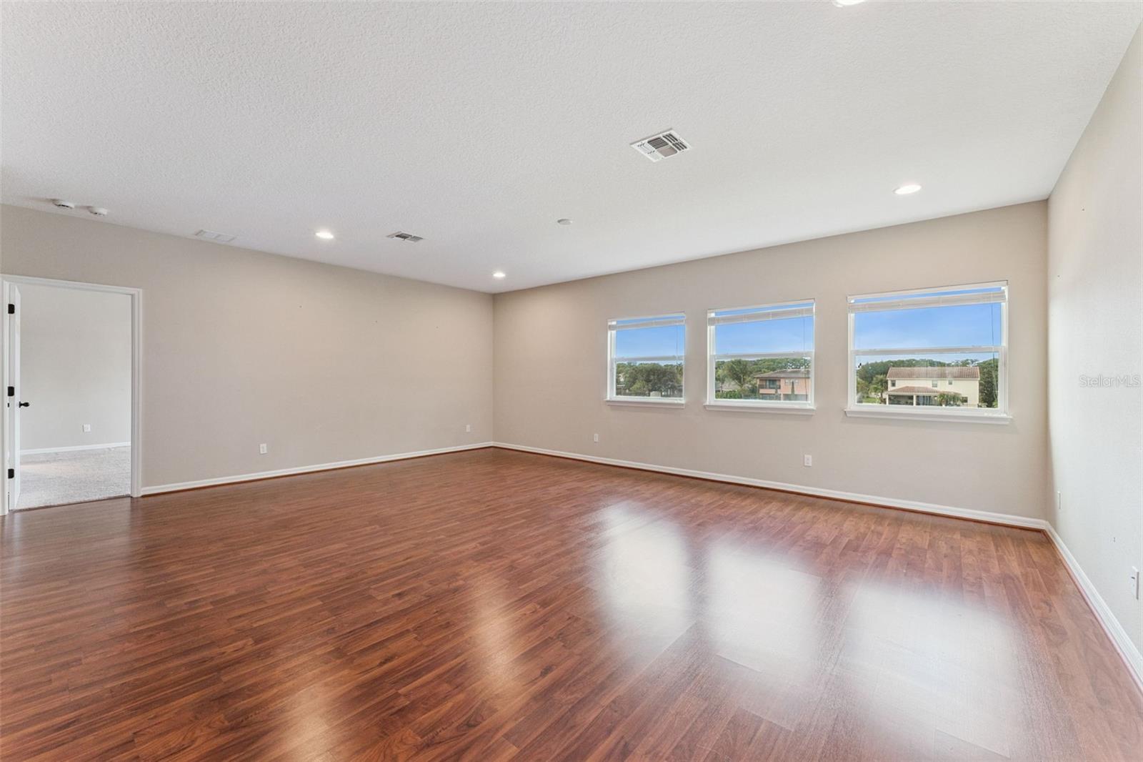 Image 34 of 70 For 1620 Lake Parkway Drive