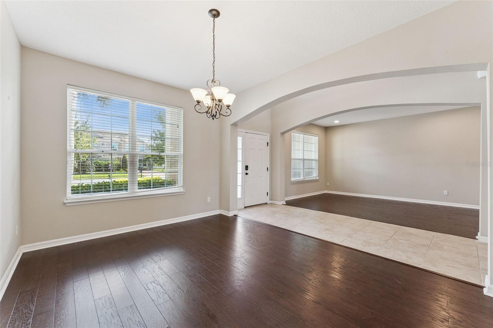 Image 4 of 70 For 1620 Lake Parkway Drive