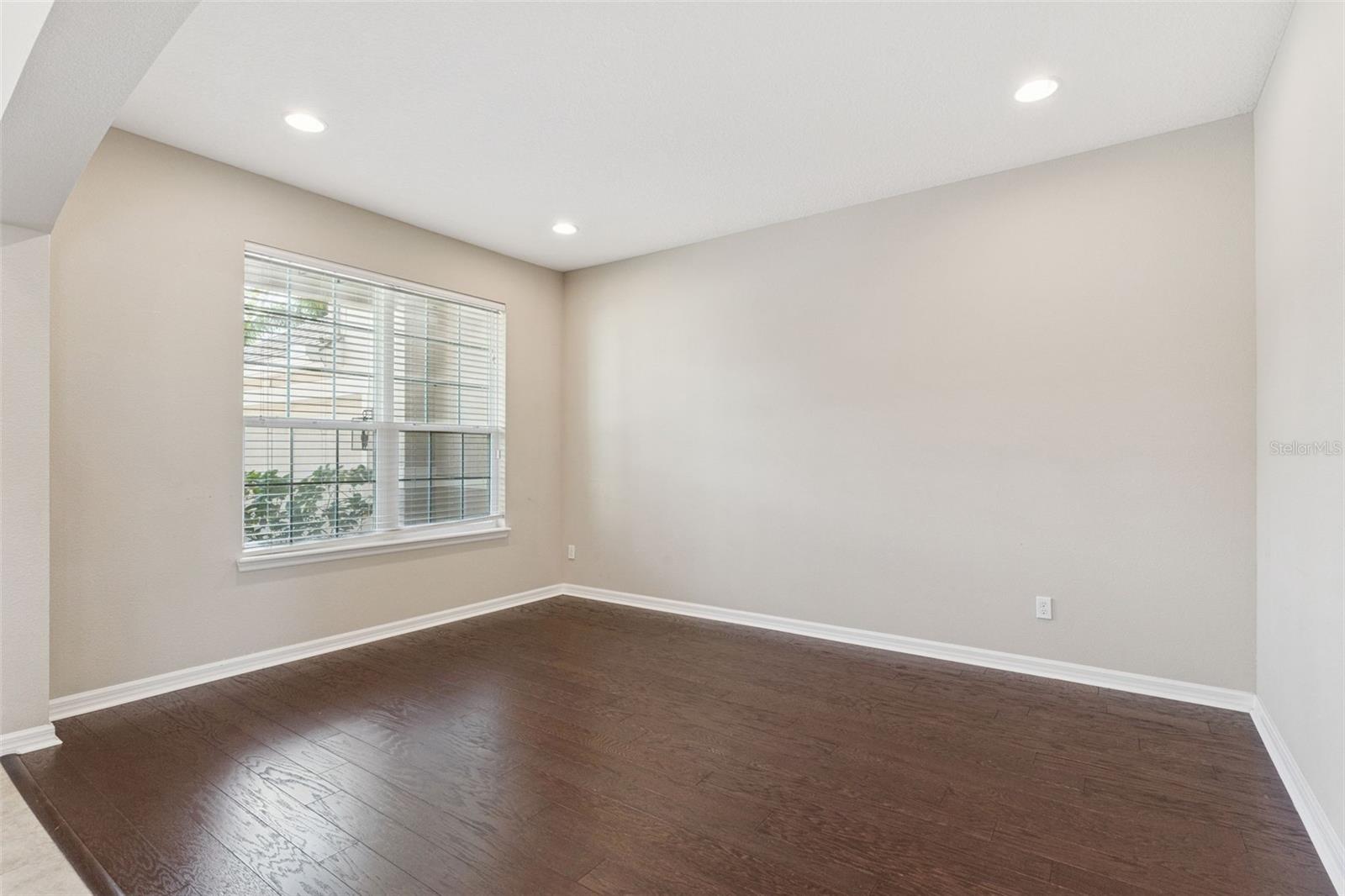 Image 6 of 70 For 1620 Lake Parkway Drive