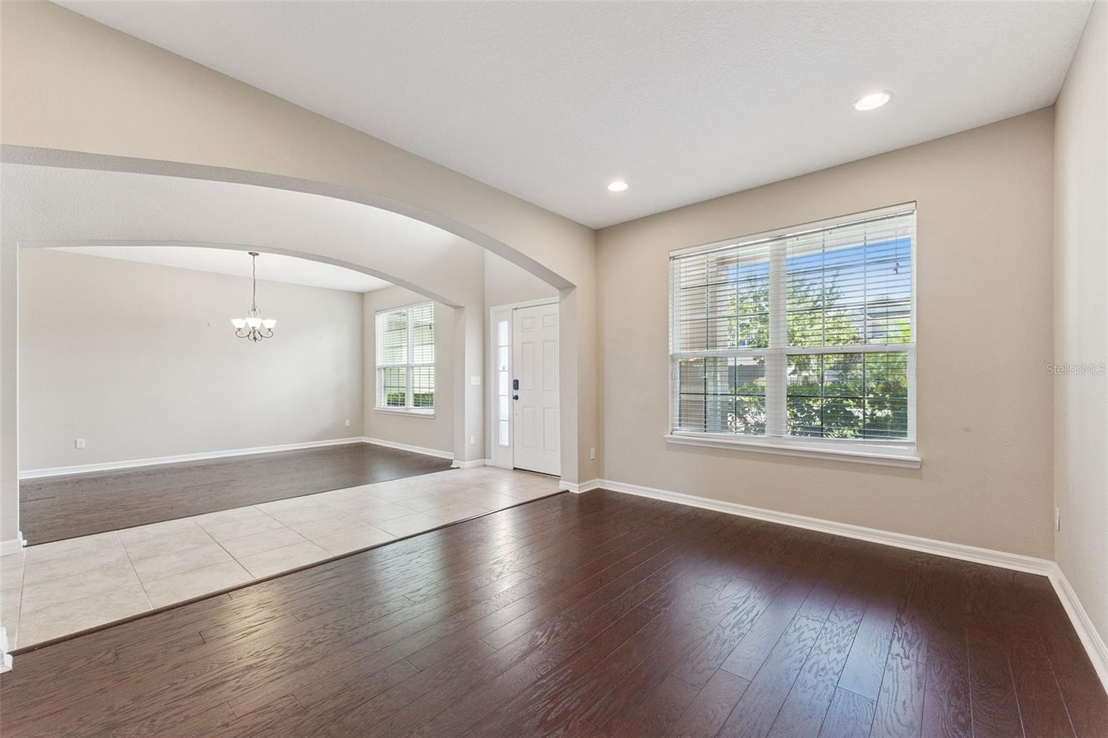 Image 7 of 70 For 1620 Lake Parkway Drive