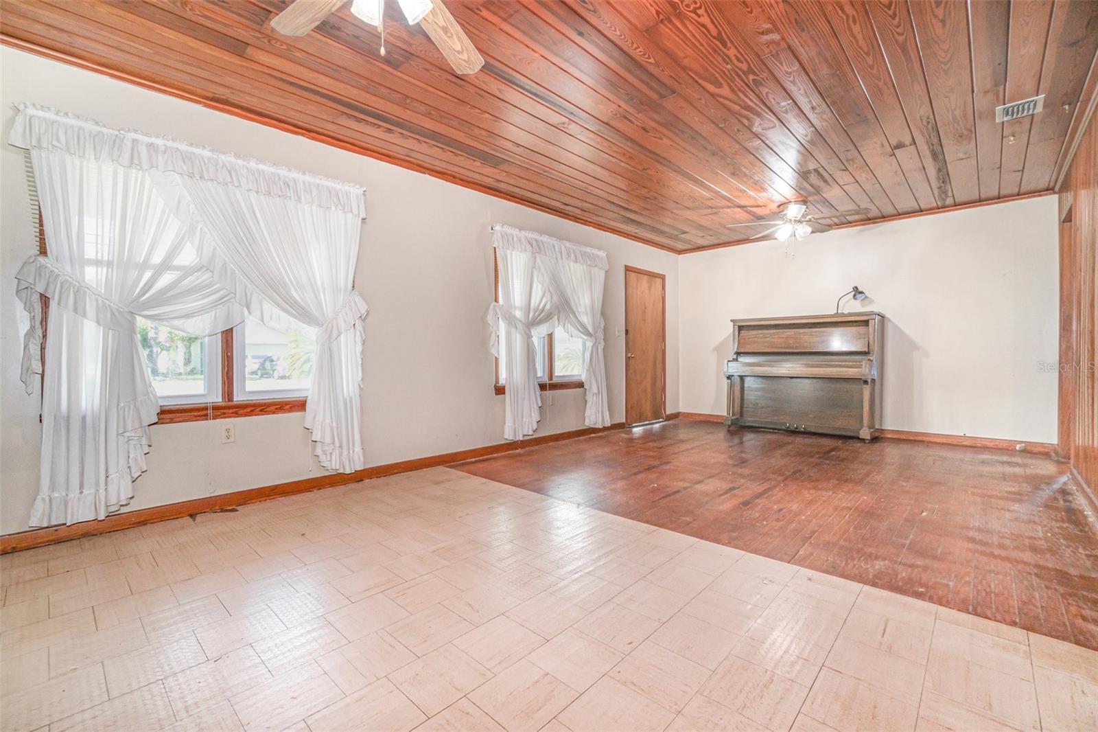 Image 12 of 33 For 903 Forrest Avenue