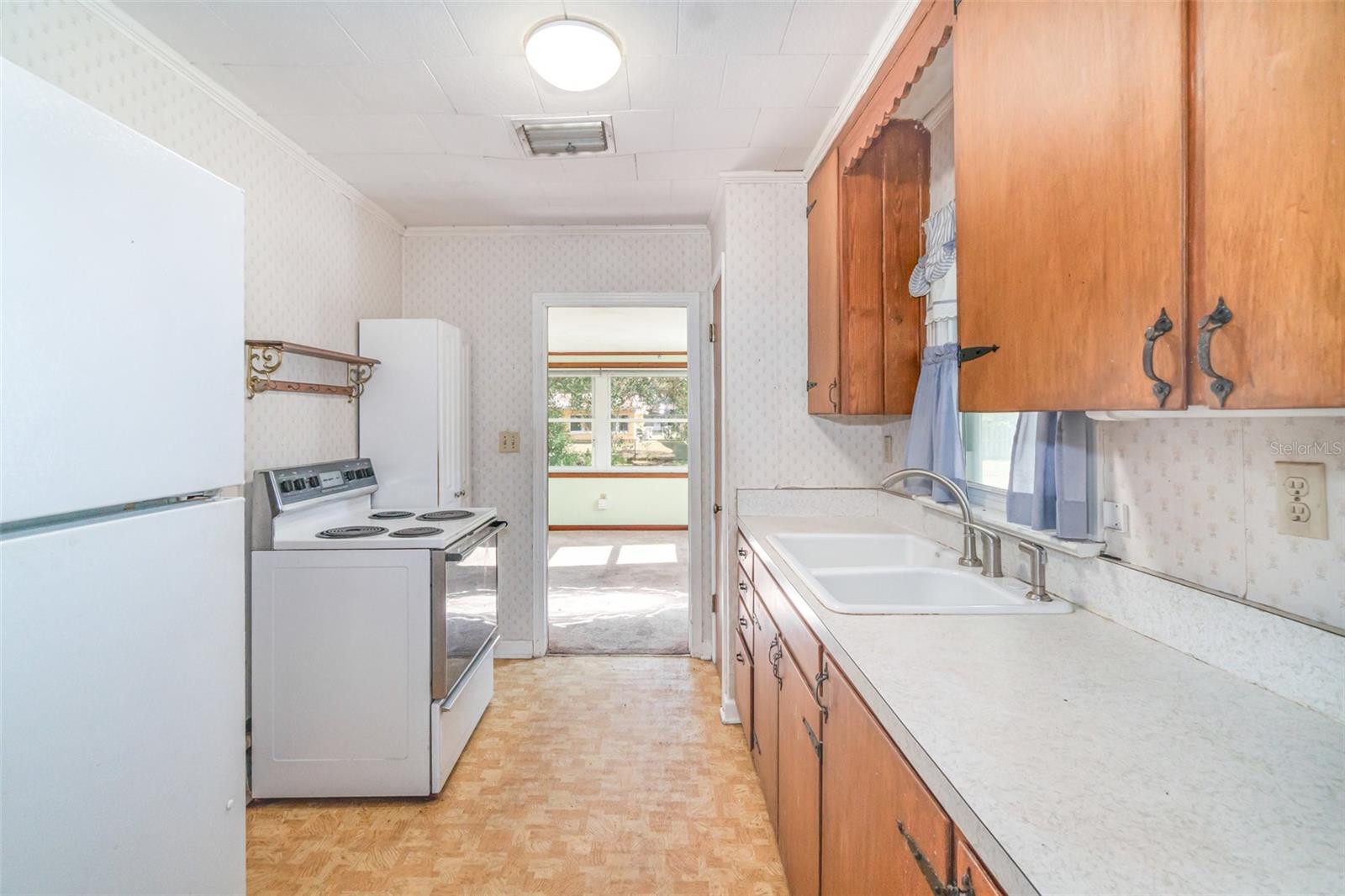 Image 13 of 33 For 903 Forrest Avenue