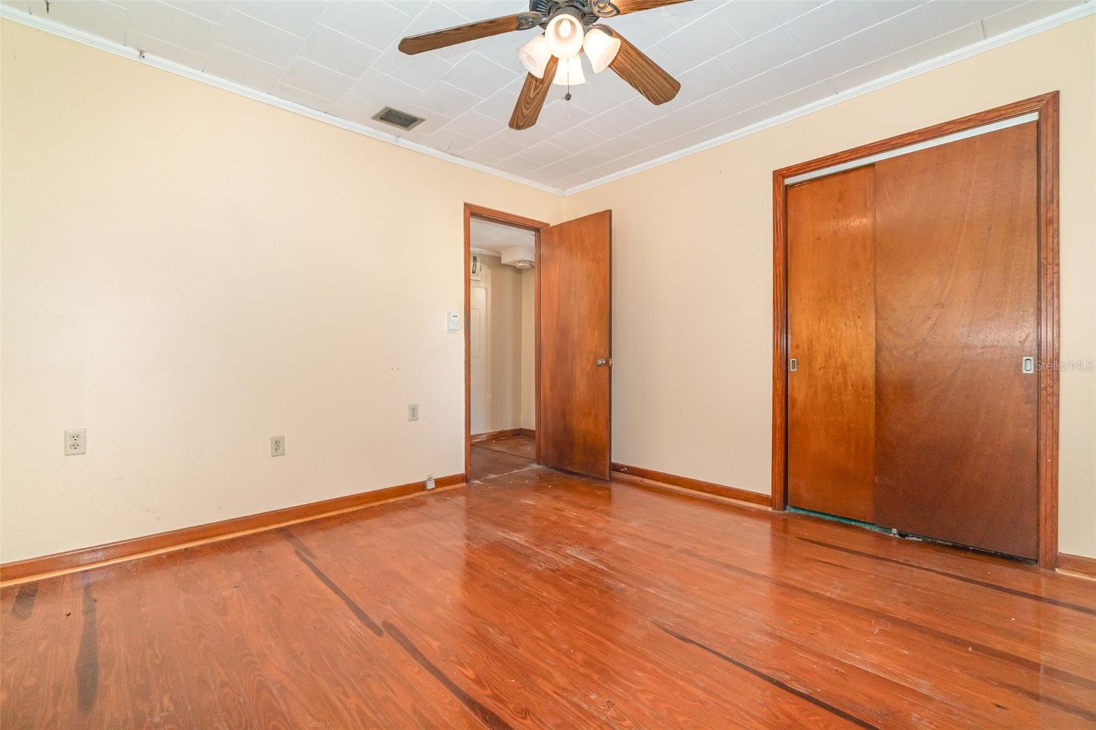 Image 19 of 33 For 903 Forrest Avenue