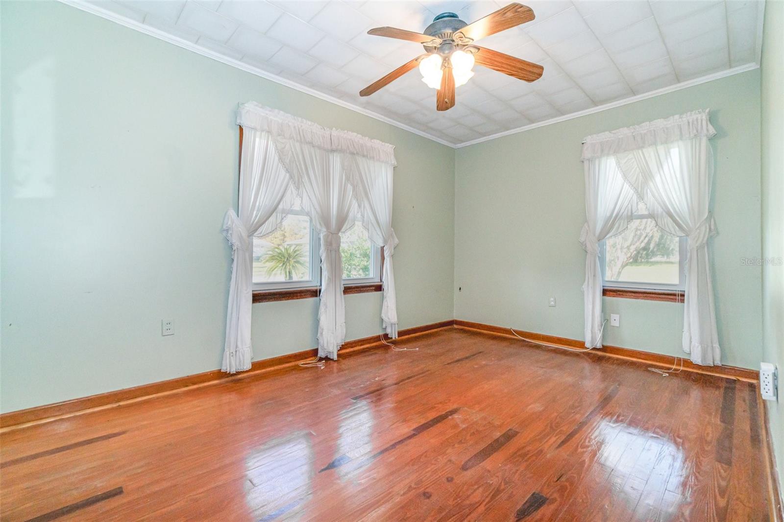 Image 20 of 33 For 903 Forrest Avenue