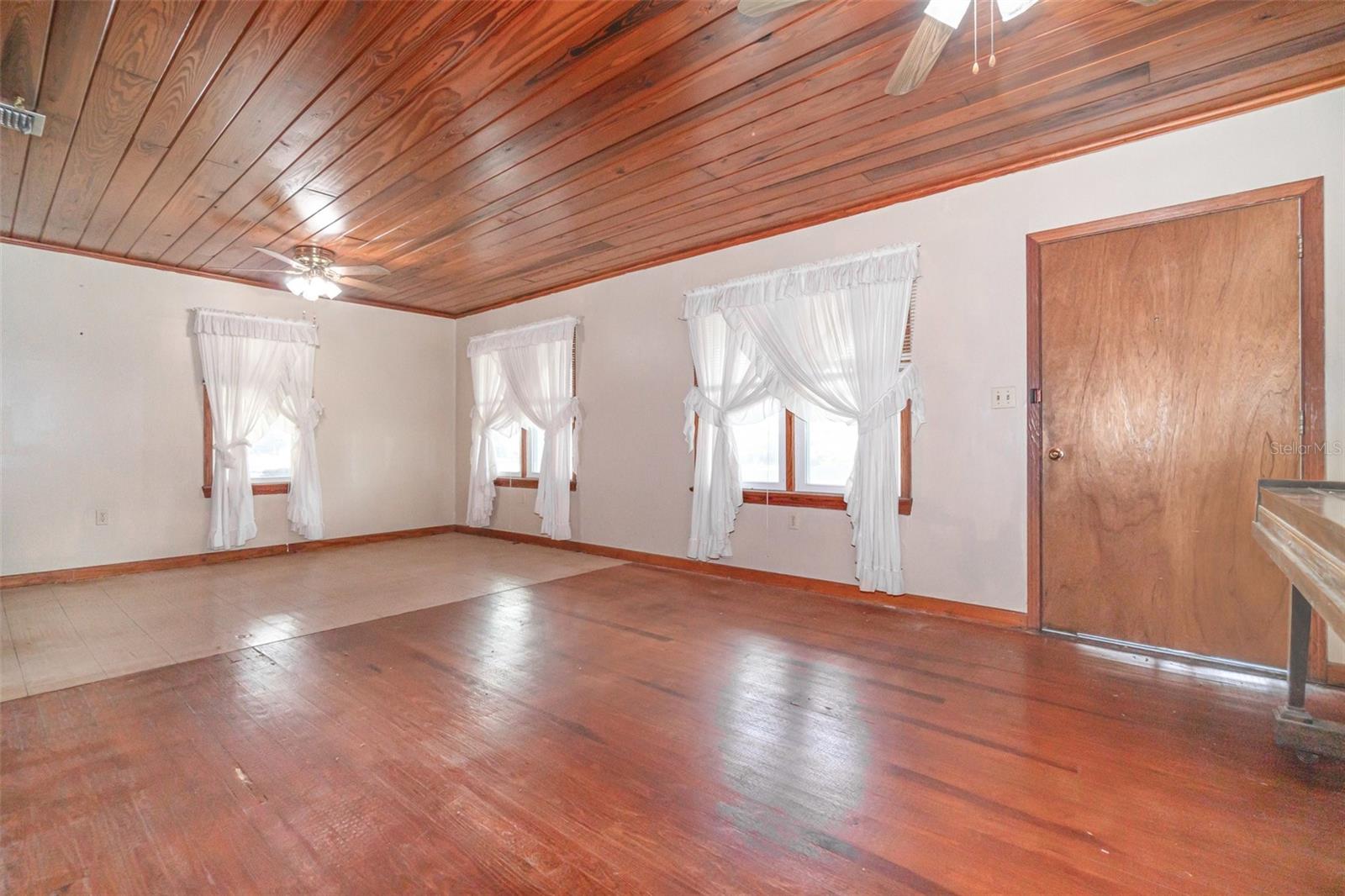 Image 9 of 33 For 903 Forrest Avenue