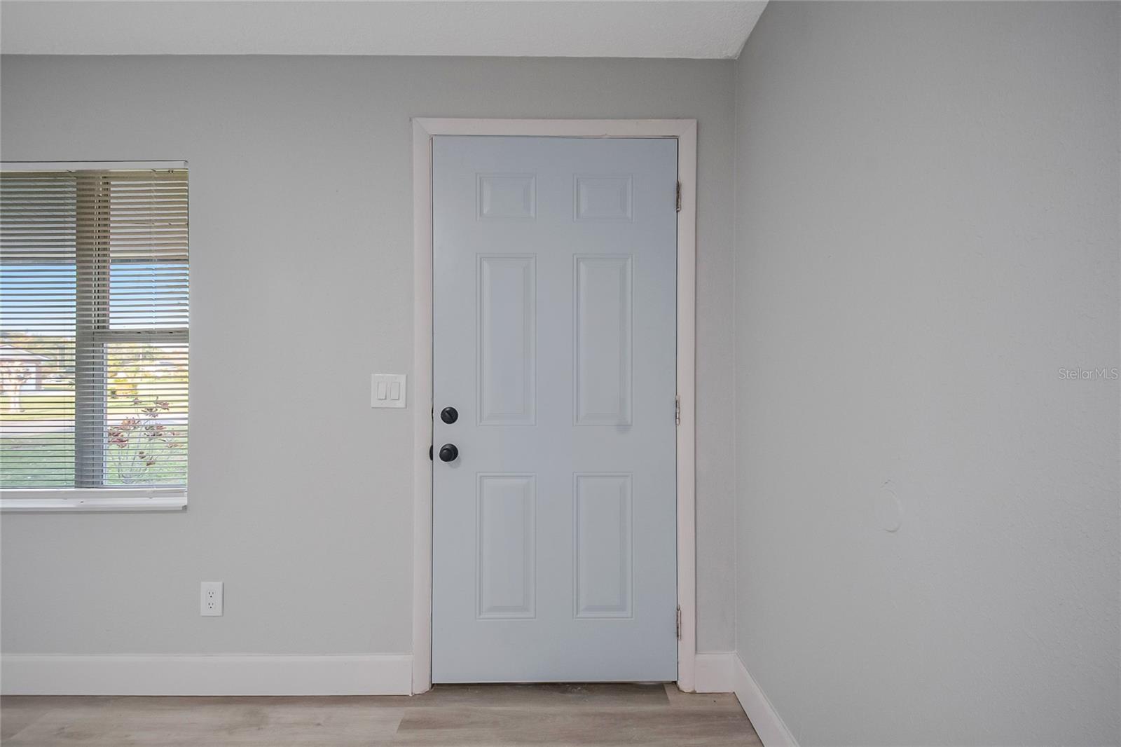 Image 10 of 41 For 352 Lionel Avenue