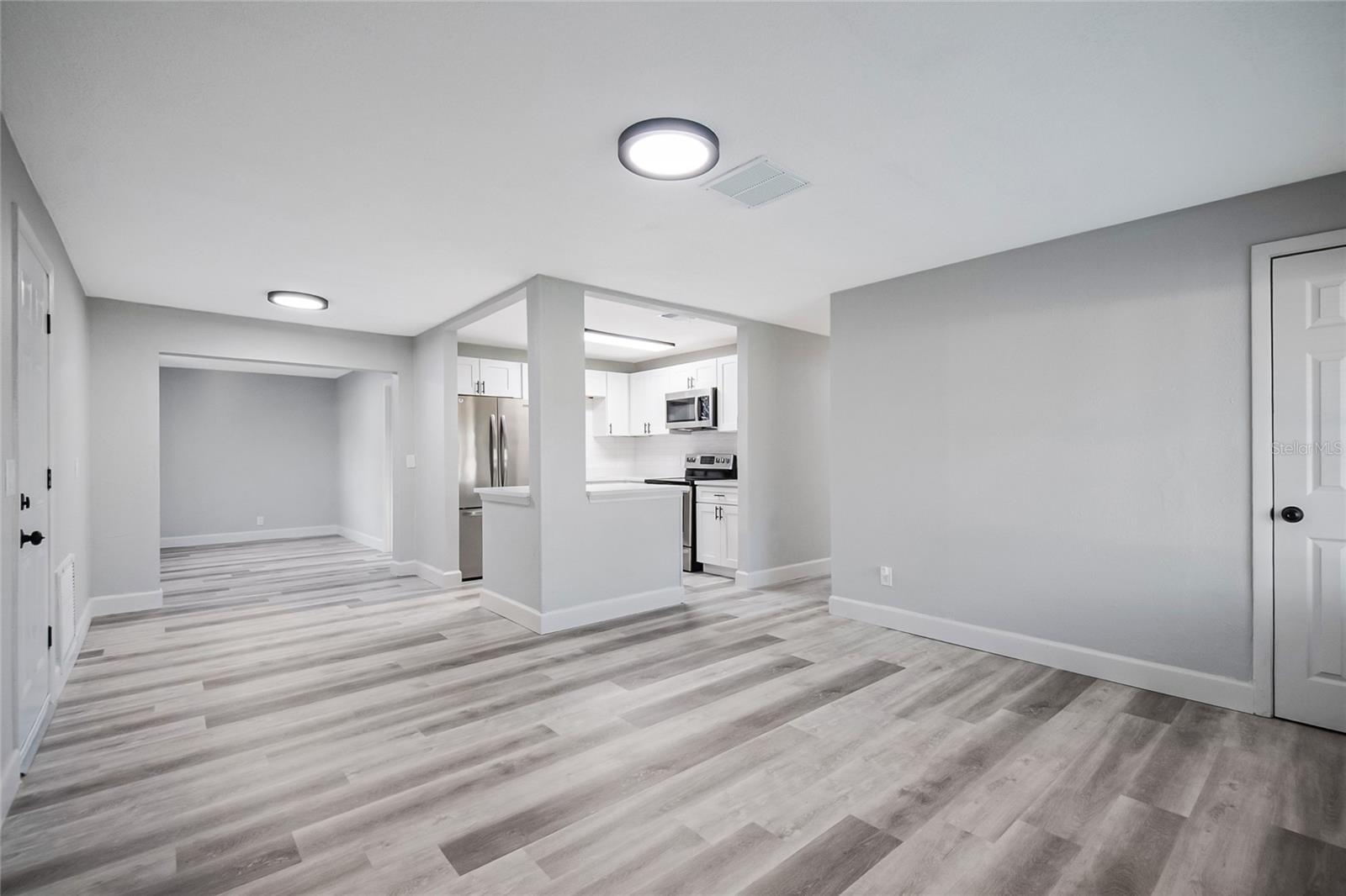 Image 11 of 41 For 352 Lionel Avenue