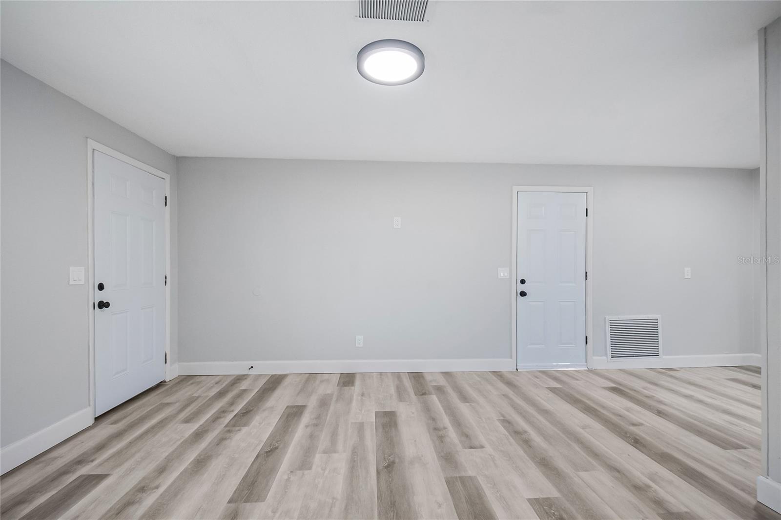 Image 13 of 41 For 352 Lionel Avenue