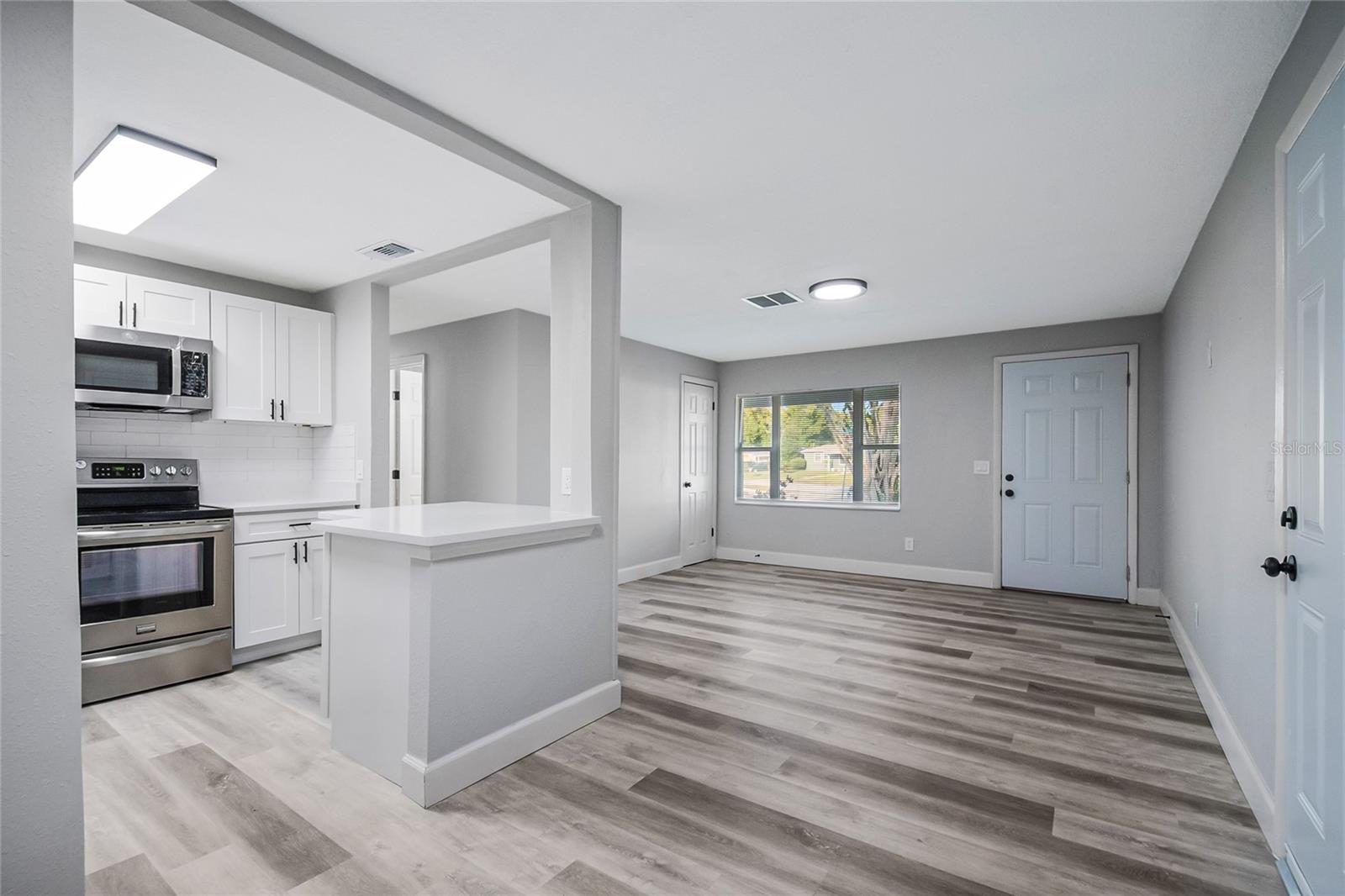 Image 15 of 41 For 352 Lionel Avenue