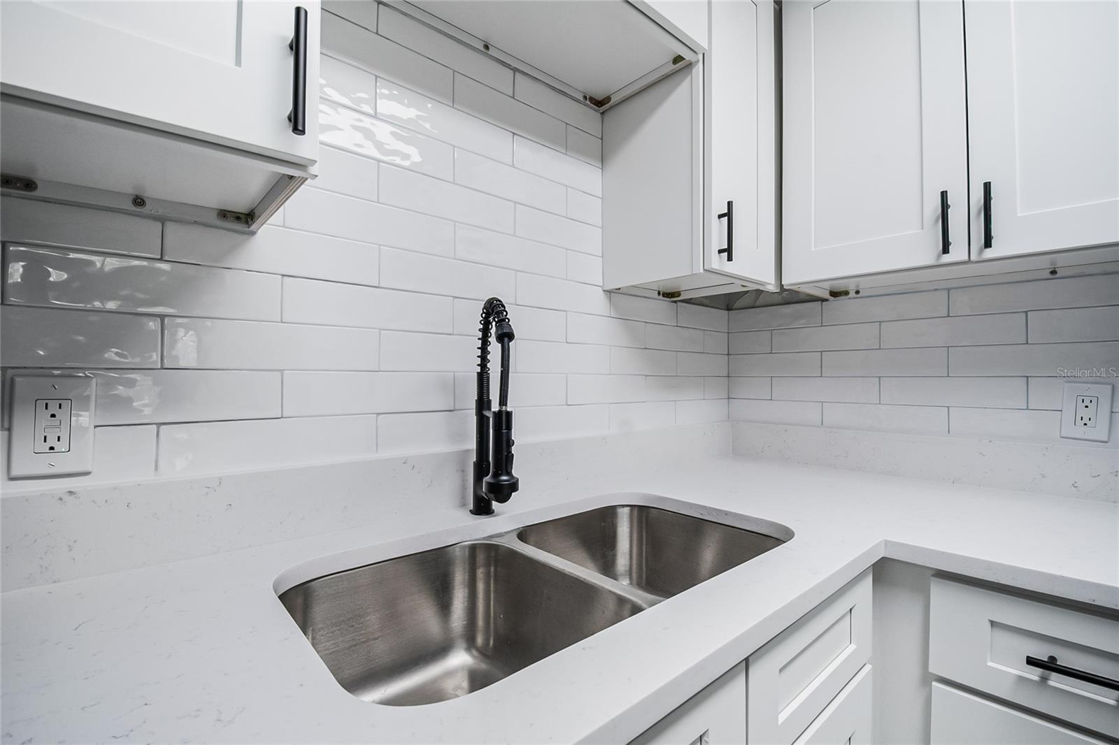 Image 17 of 41 For 352 Lionel Avenue