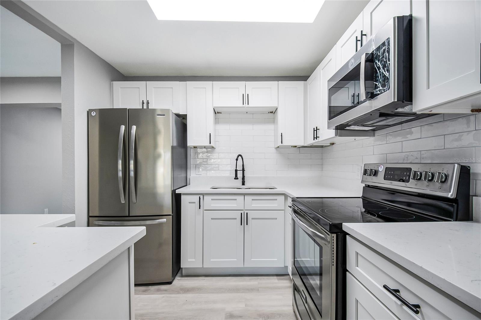 Image 19 of 41 For 352 Lionel Avenue