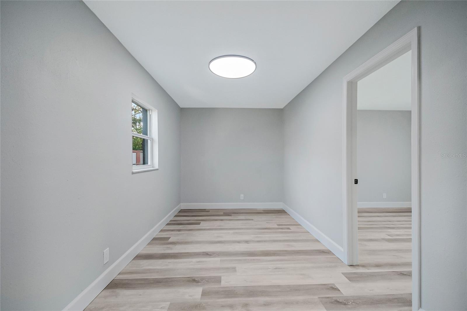 Image 20 of 41 For 352 Lionel Avenue