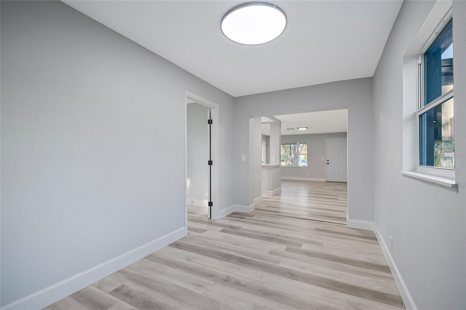 Image 21 of 41 For 352 Lionel Avenue