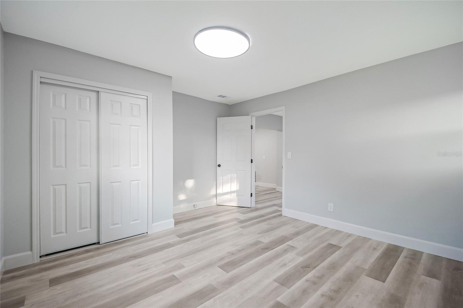 Image 23 of 41 For 352 Lionel Avenue