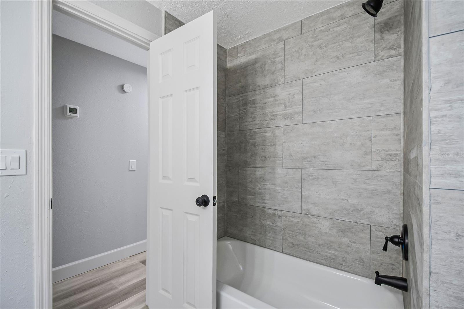 Image 27 of 41 For 352 Lionel Avenue