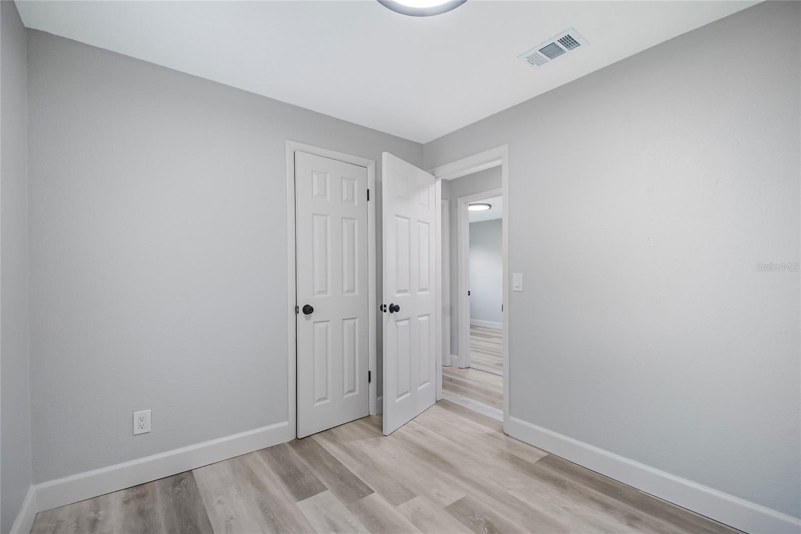 Image 30 of 41 For 352 Lionel Avenue