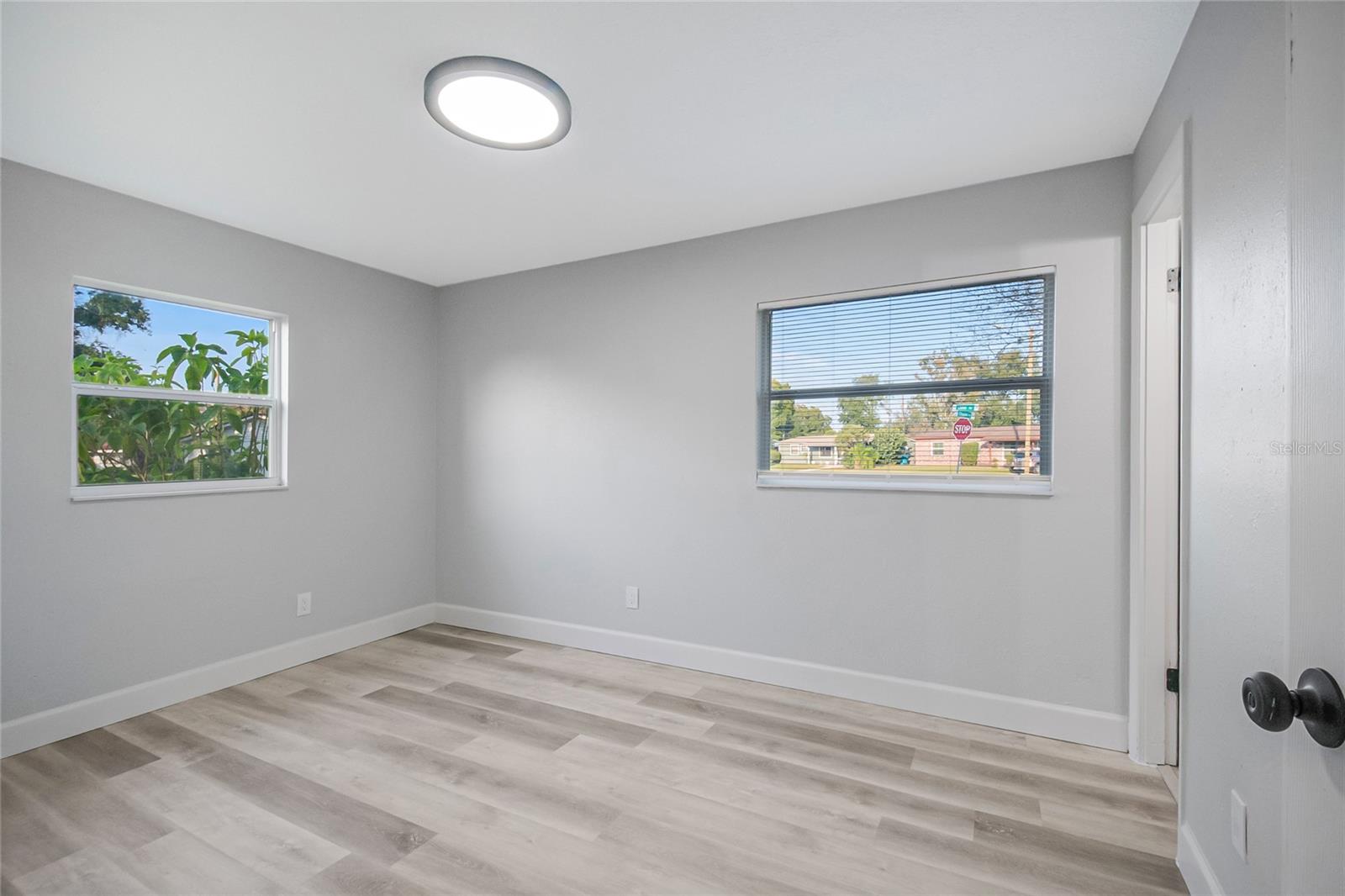 Image 31 of 41 For 352 Lionel Avenue