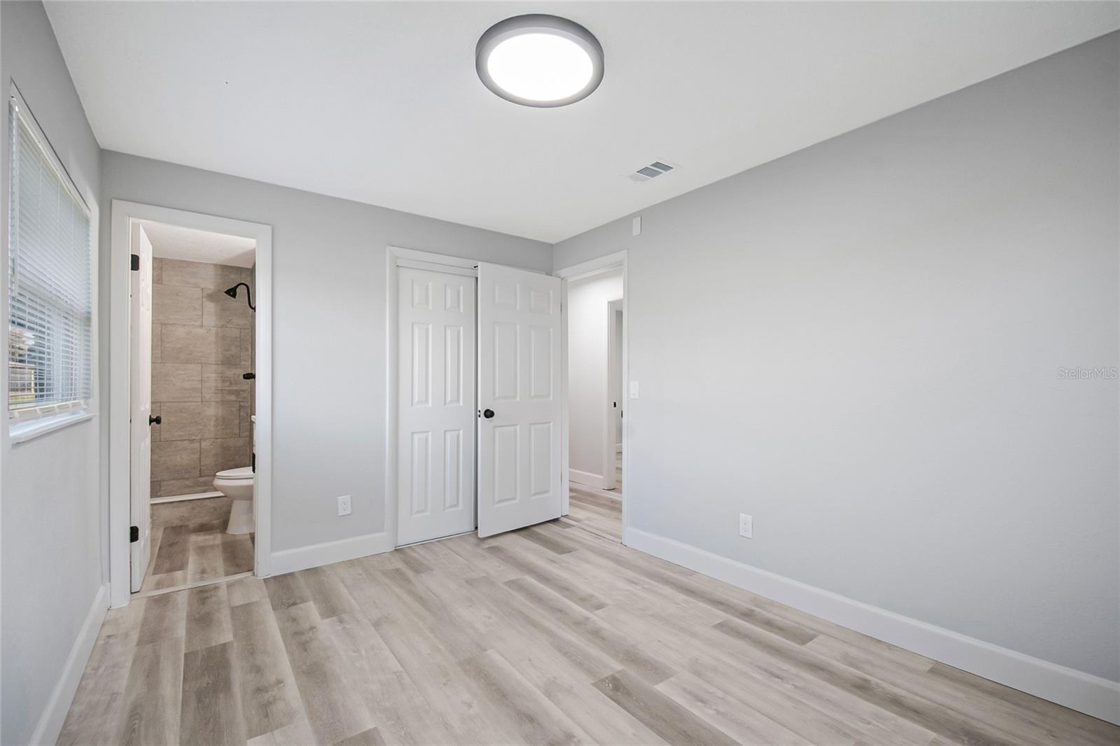 Image 32 of 41 For 352 Lionel Avenue