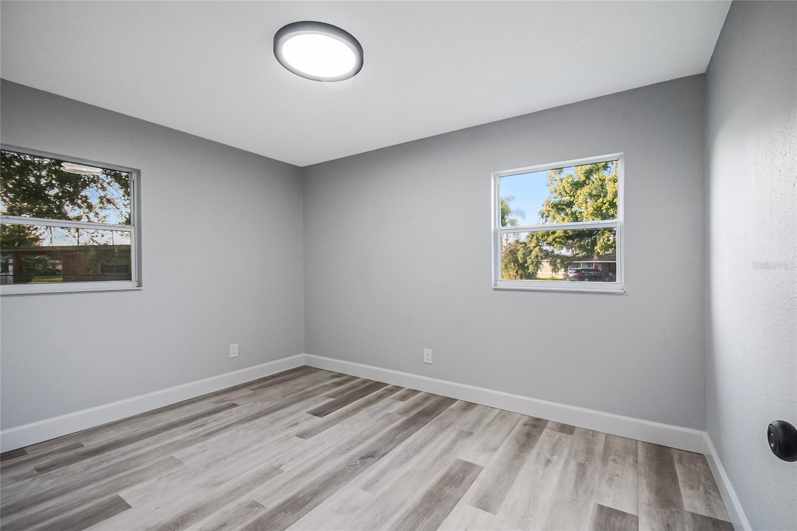 Image 34 of 41 For 352 Lionel Avenue