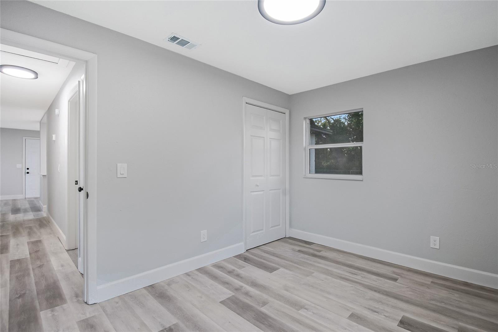 Image 35 of 41 For 352 Lionel Avenue