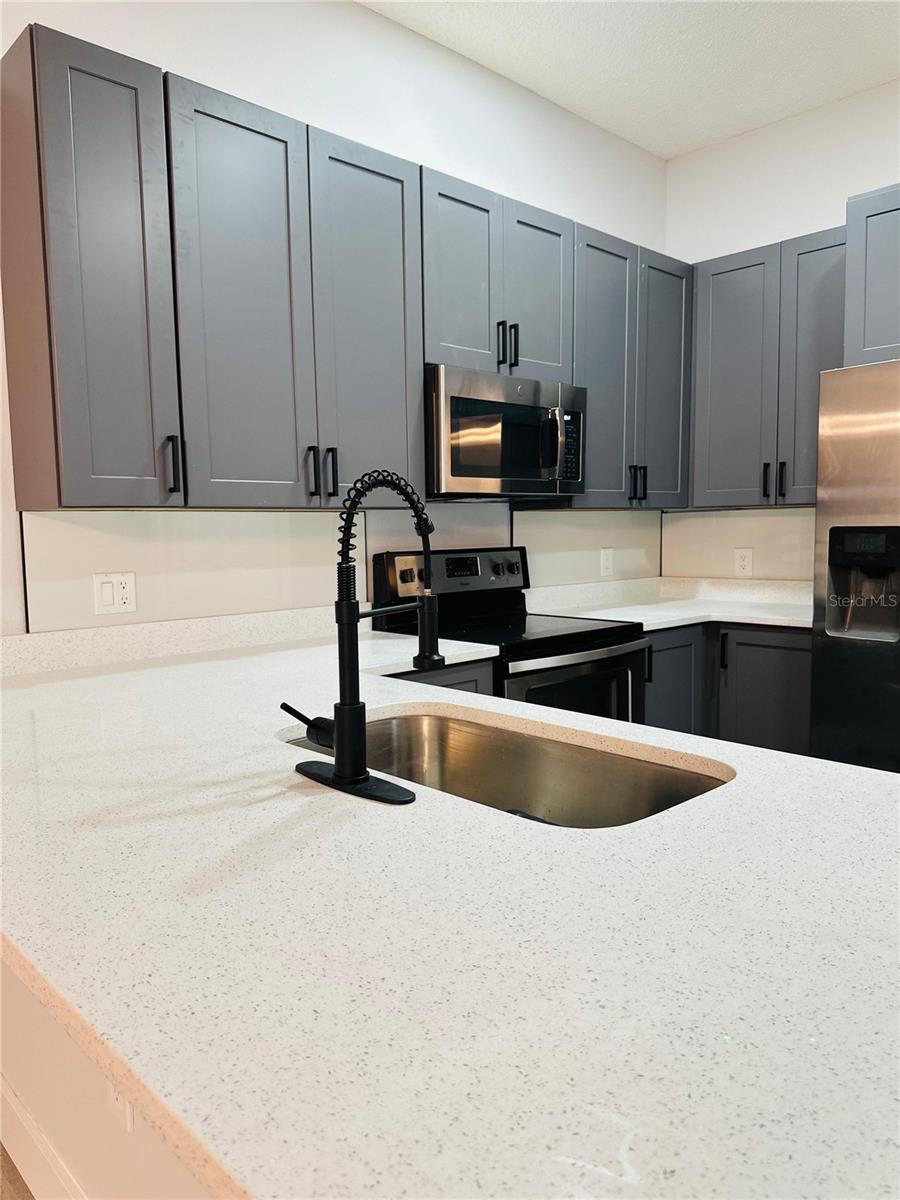 Image 10 of 30 For 1031 Universal Rest Place