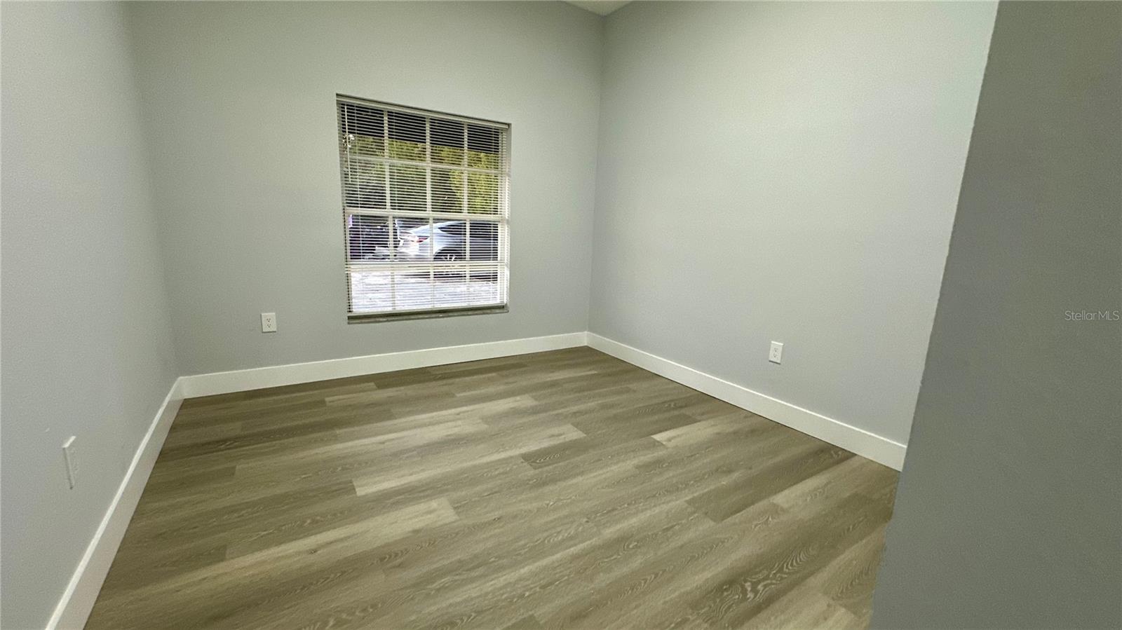 Image 15 of 30 For 1031 Universal Rest Place