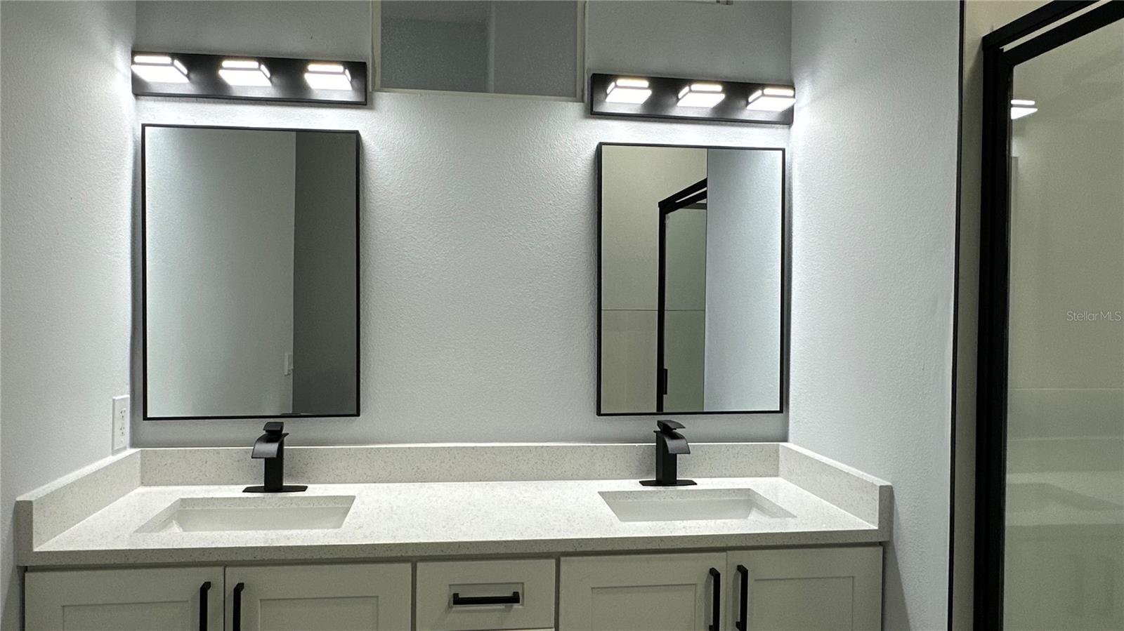 Image 25 of 30 For 1031 Universal Rest Place