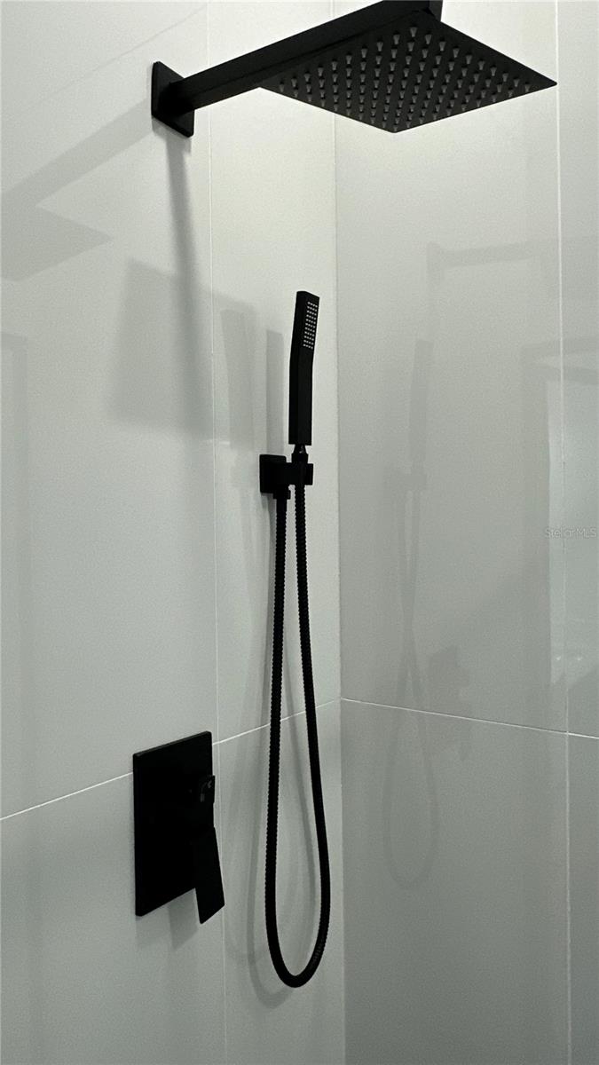 Image 26 of 30 For 1031 Universal Rest Place