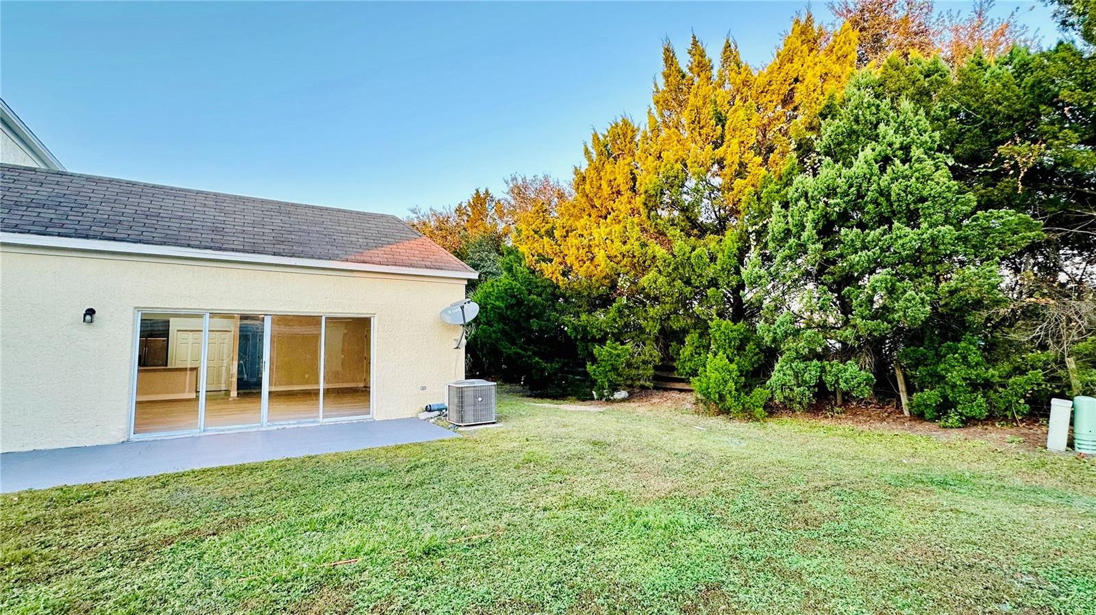 Image 3 of 30 For 1031 Universal Rest Place