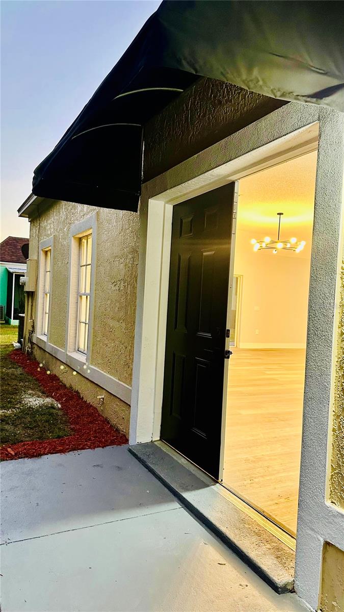 Image 4 of 30 For 1031 Universal Rest Place