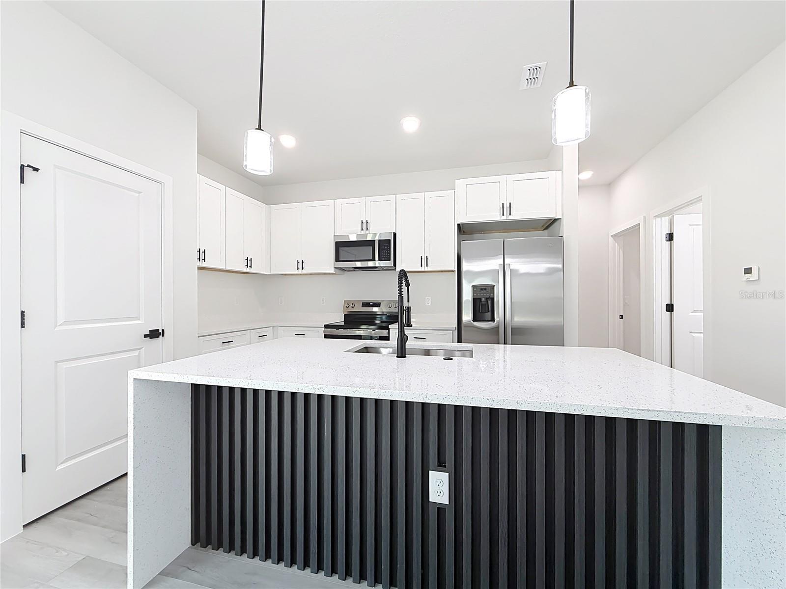 Image 18 of 51 For 8425 Legacy Loop