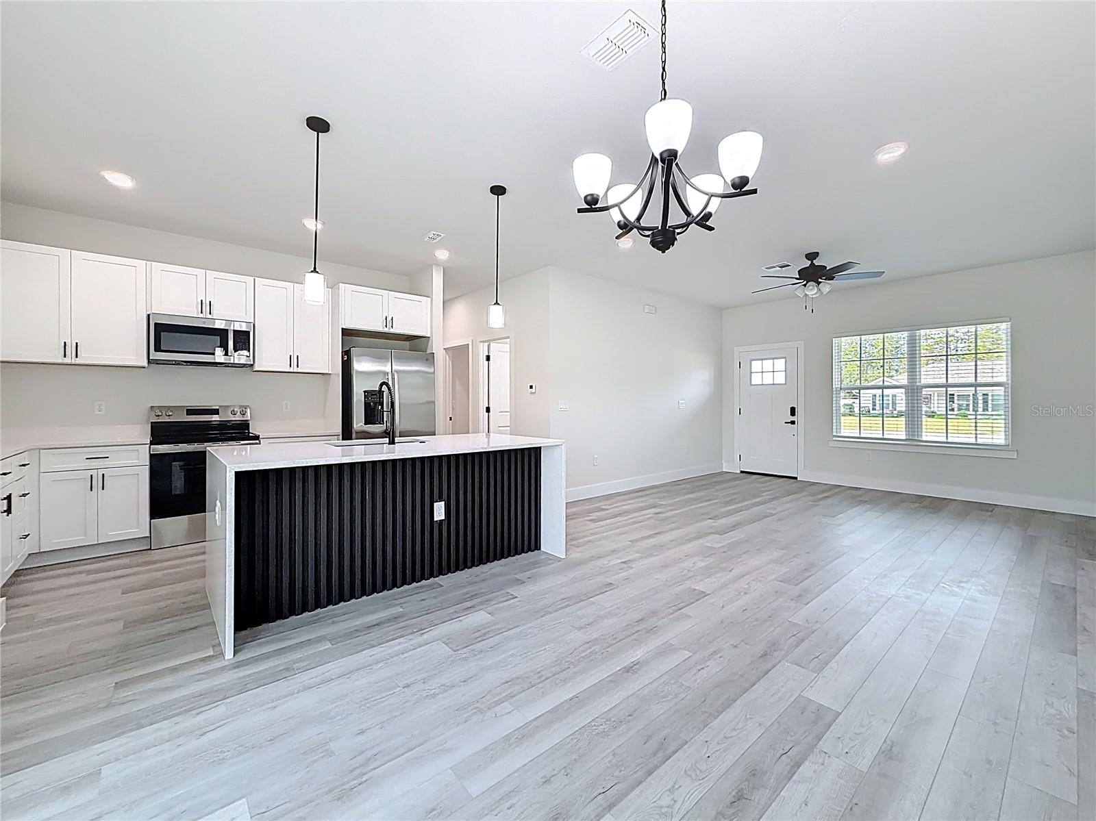 Image 19 of 51 For 8425 Legacy Loop