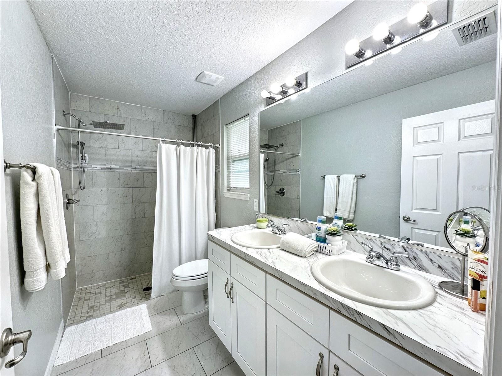 Image 3 of 6 For 1407 18th Court