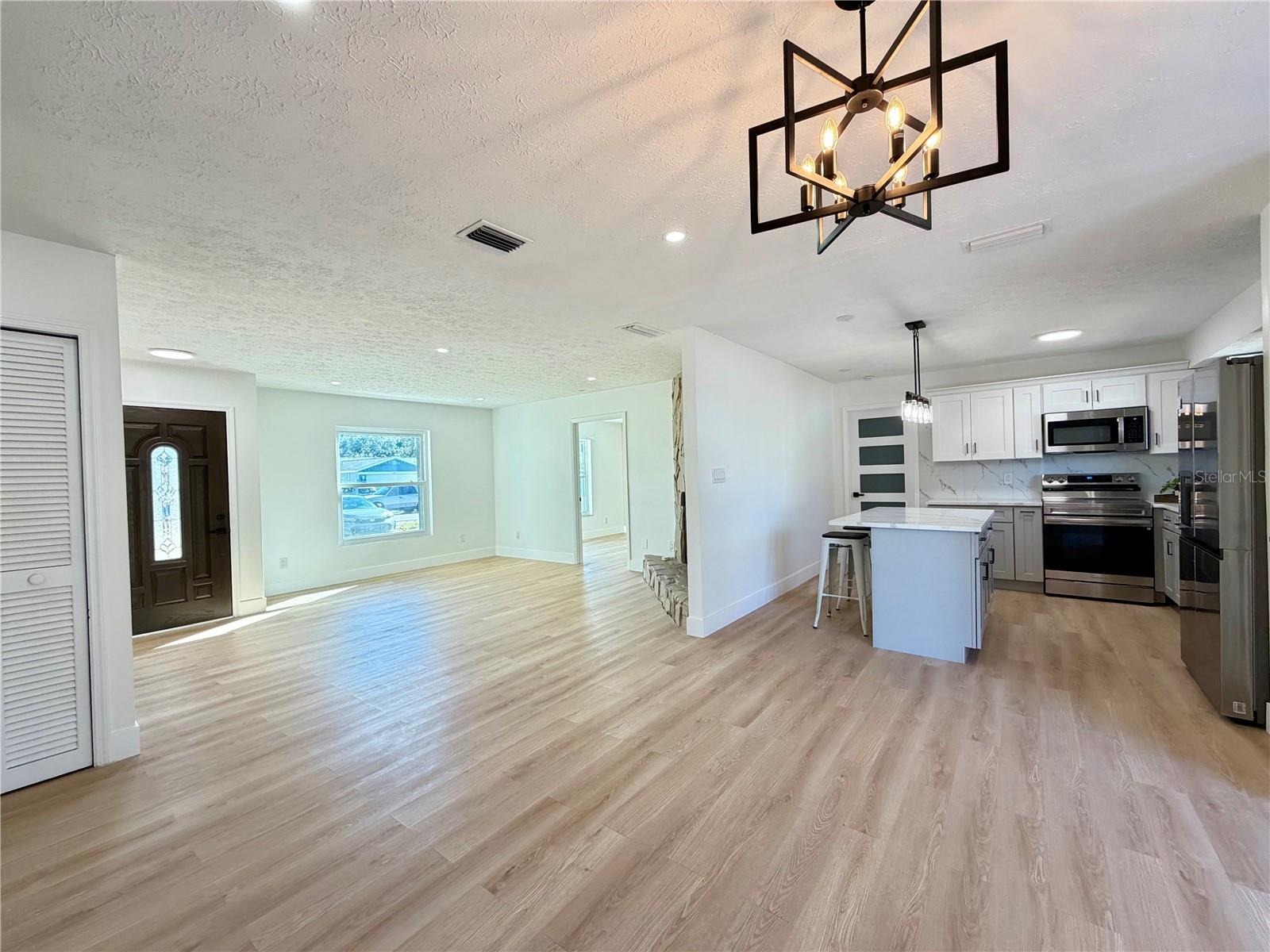 Image 2 of 13 For 3206 Las Brisas Unt All Drives A