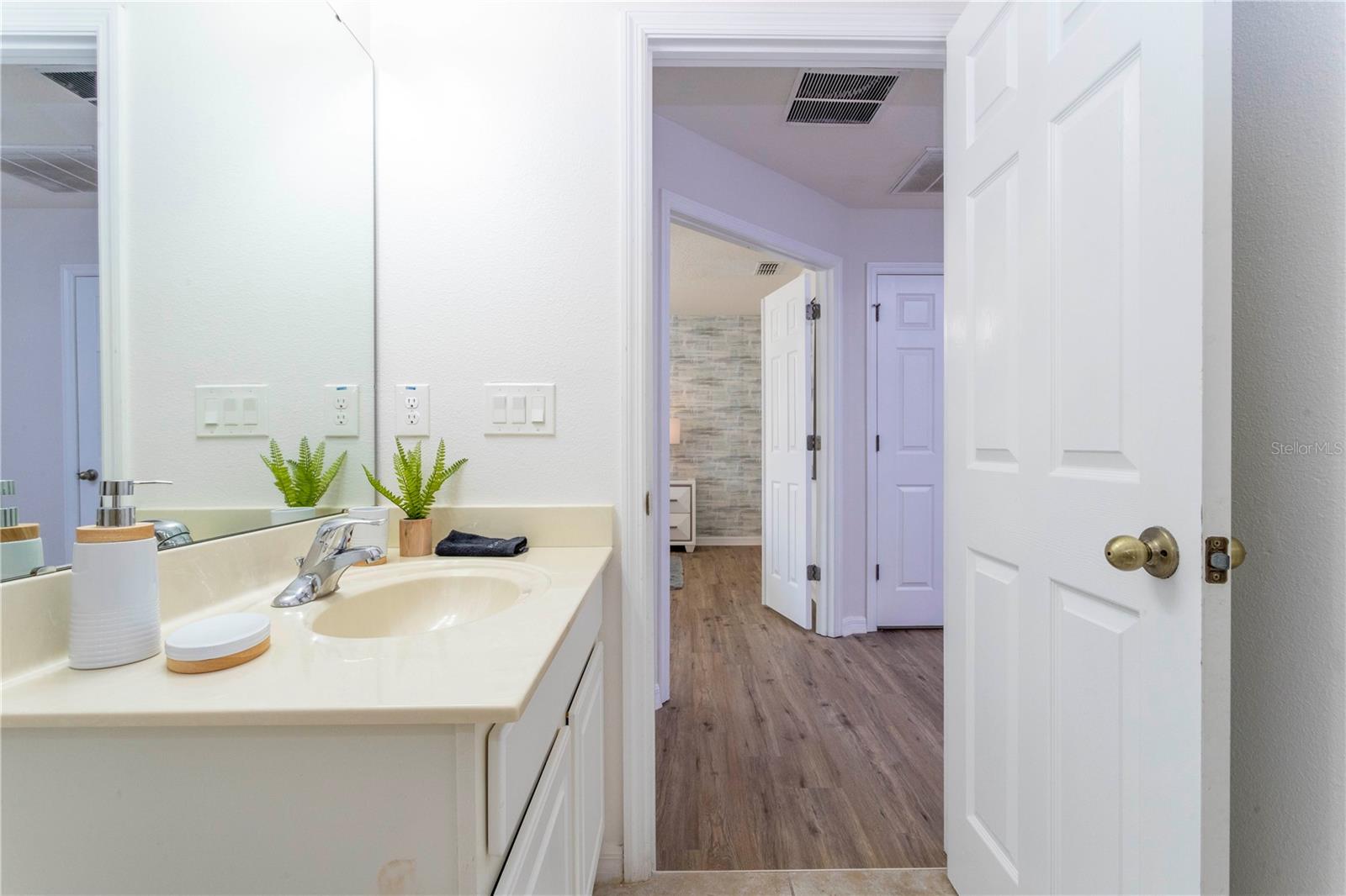 Image 26 of 59 For 650 Las Fuentes