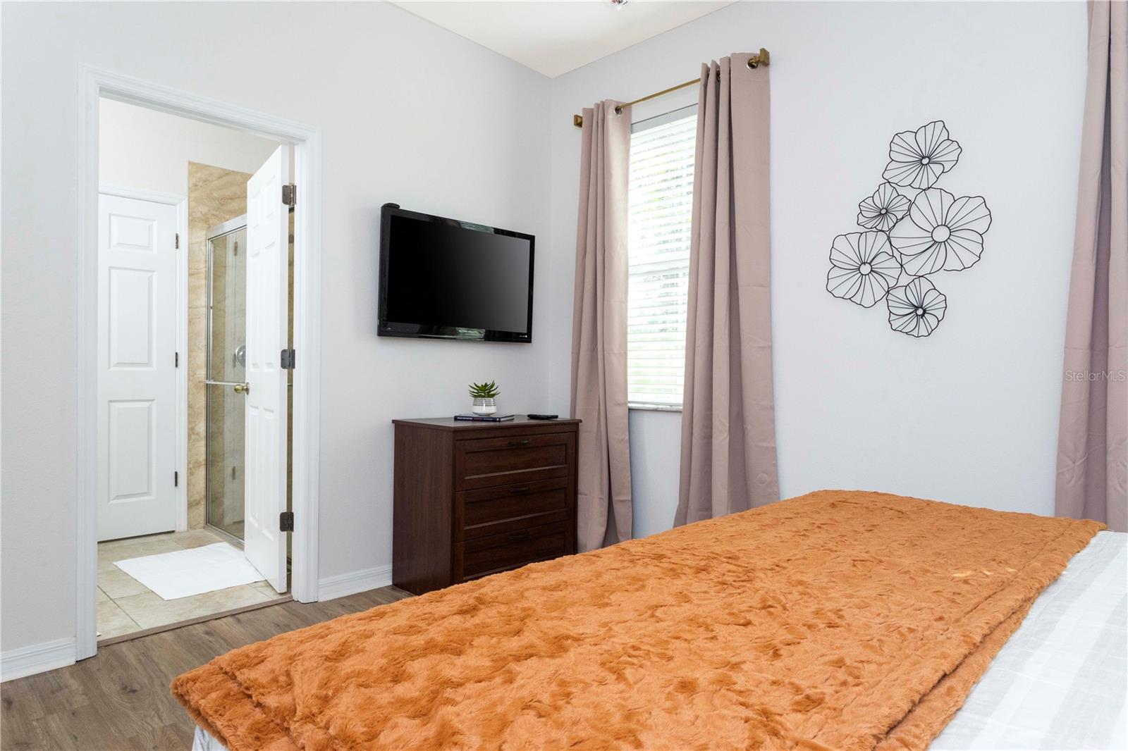 Image 32 of 59 For 650 Las Fuentes