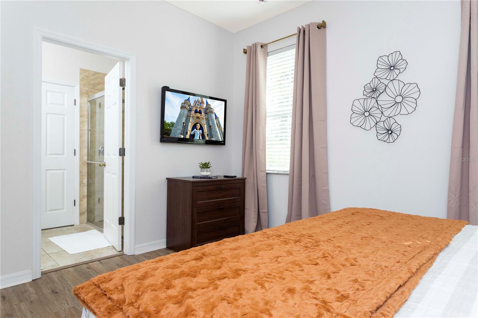 Image 33 of 59 For 650 Las Fuentes