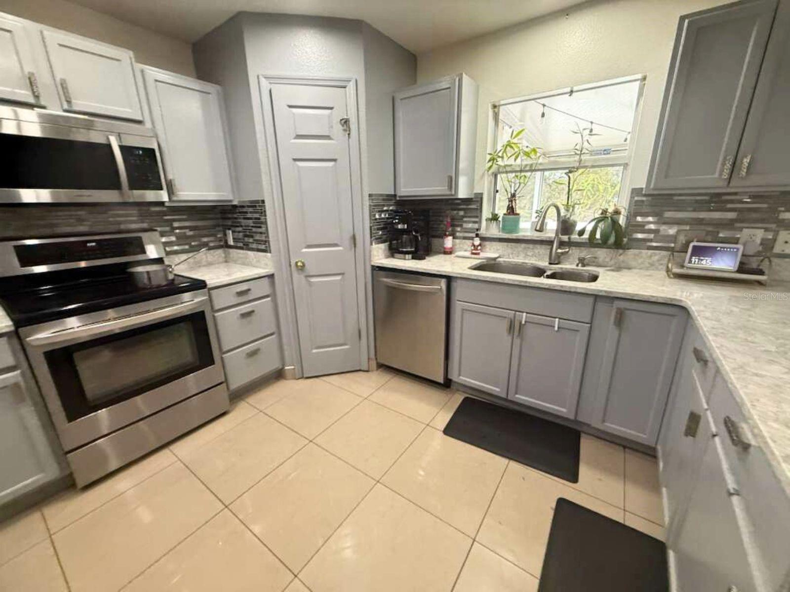 Image 13 of 44 For 1945 Myakka Court