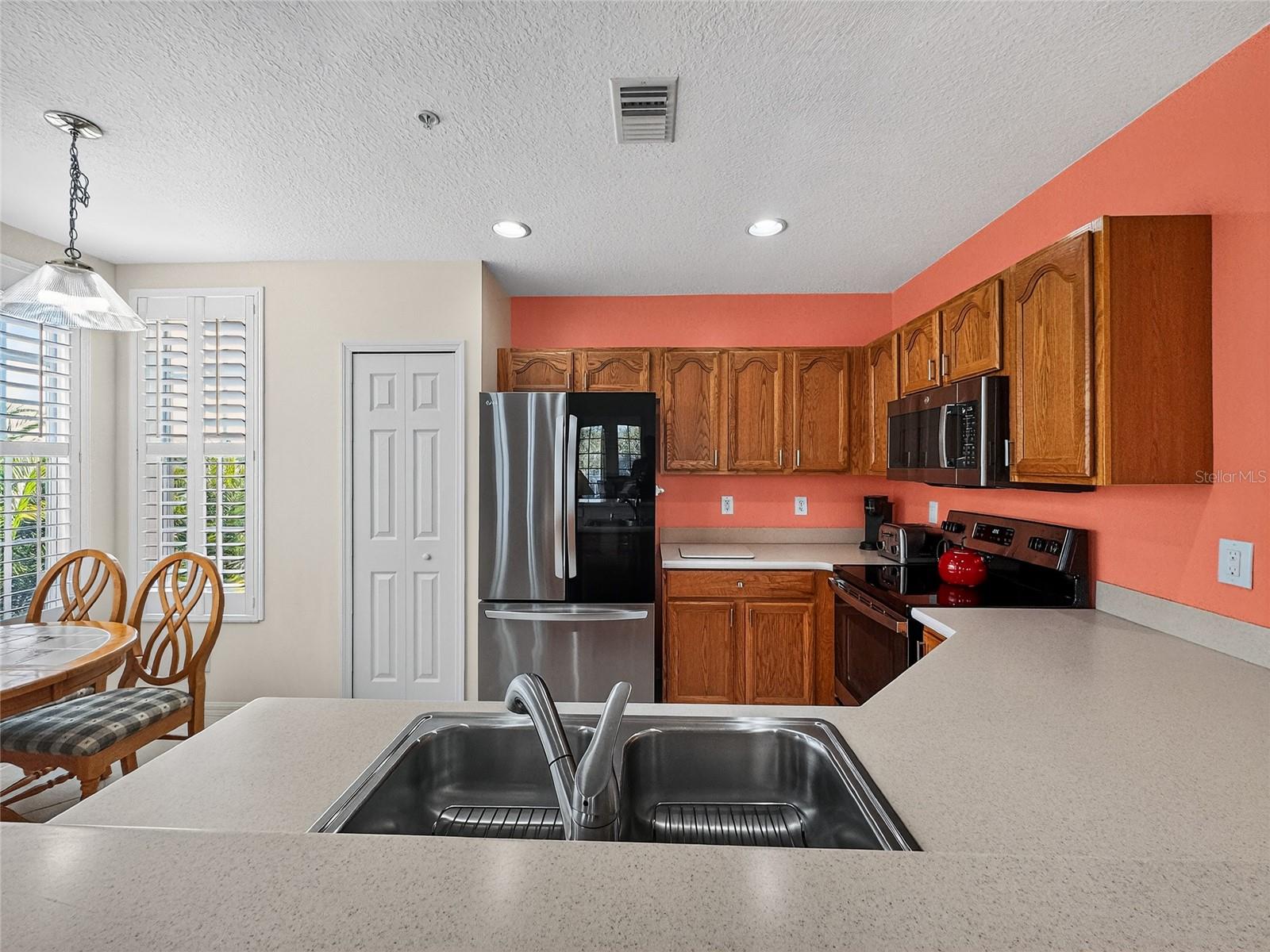 Image 10 of 40 For 920 Spring Park Street 303