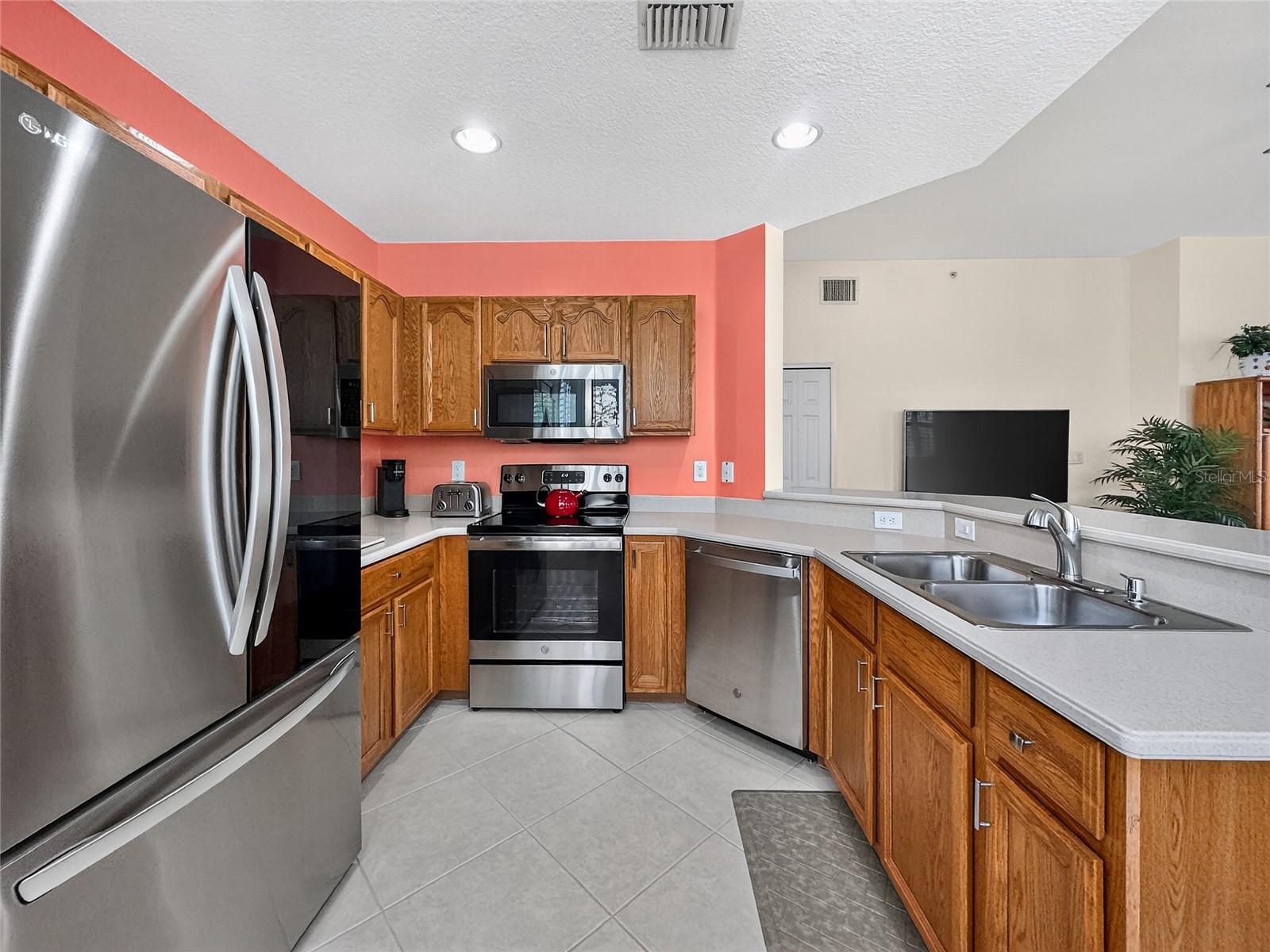 Image 11 of 40 For 920 Spring Park Street 303