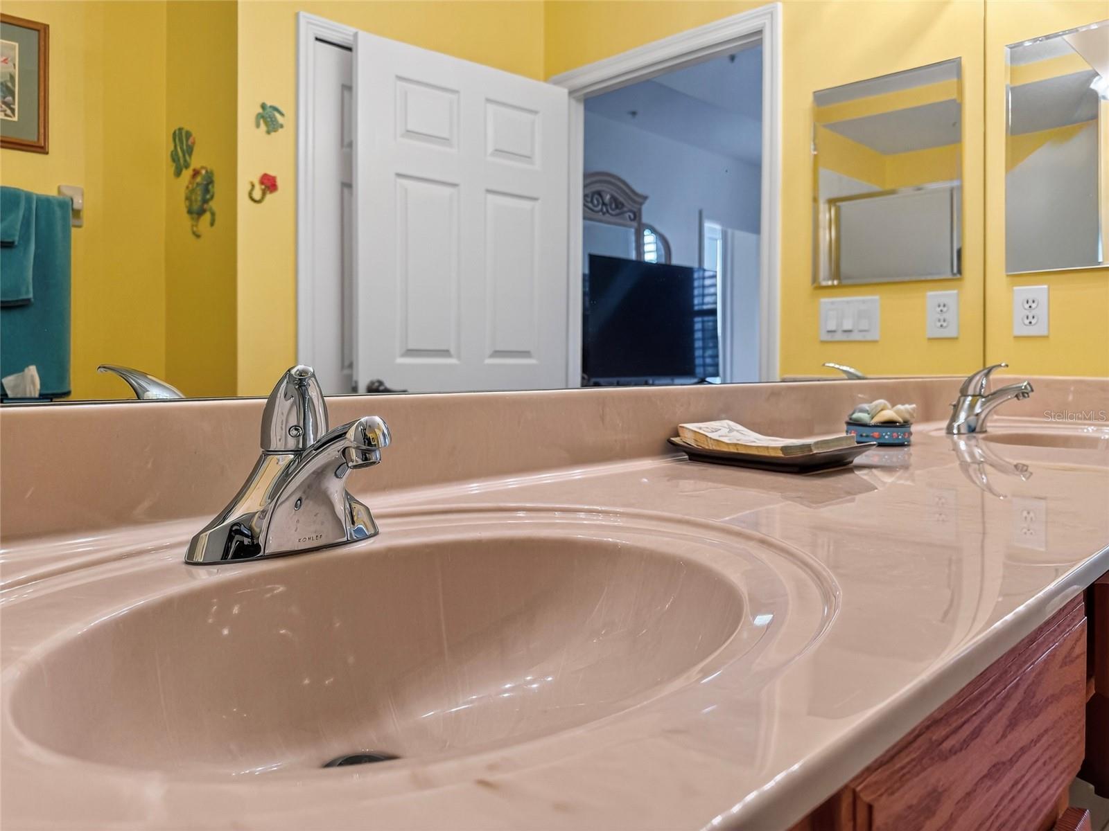 Image 19 of 40 For 920 Spring Park Street 303