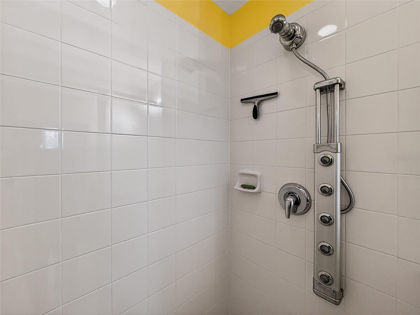 Image 20 of 40 For 920 Spring Park Street 303